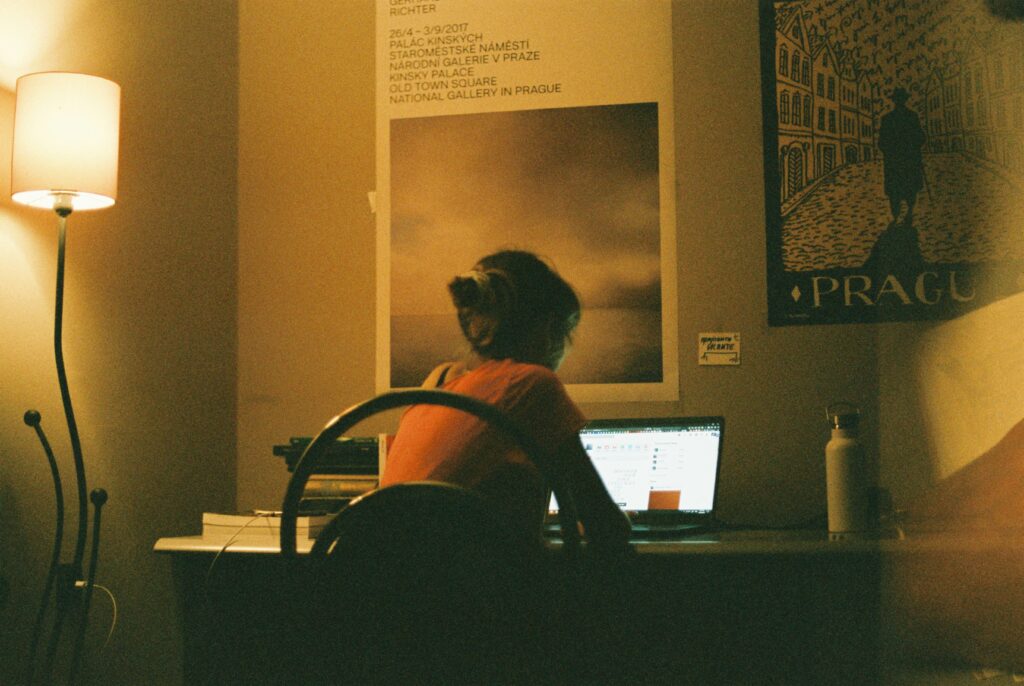 Freelance writer sharing experience with professional indemnity insurance